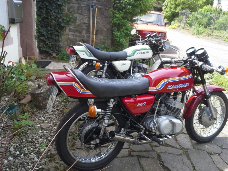 IMG-20150516-WA0003(1).jpg (306.84 KiB) 36870 mal betrachtet vorne die S2 mit 3-1 Anlage, hinten die S1