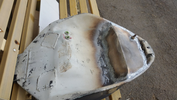 20200418_124614.jpg (365.1 KiB) 41503 mal betrachtet Tank hinten mit extra "Vorrat" zur rückwärtigen Abdichtung der kleinen Airbox